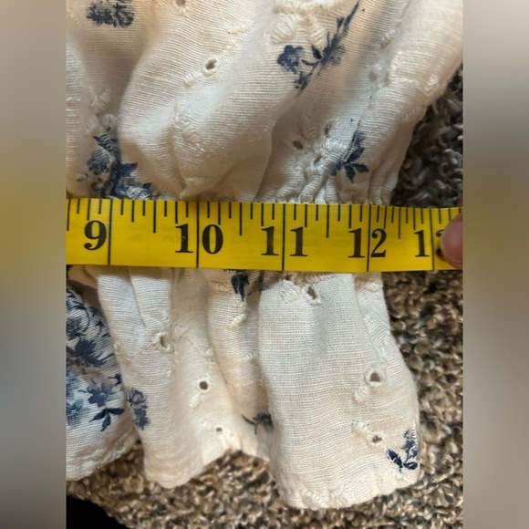 5/$25 American Eagle blue floral eyelet cropped halter top size small - Picture 5 of 8